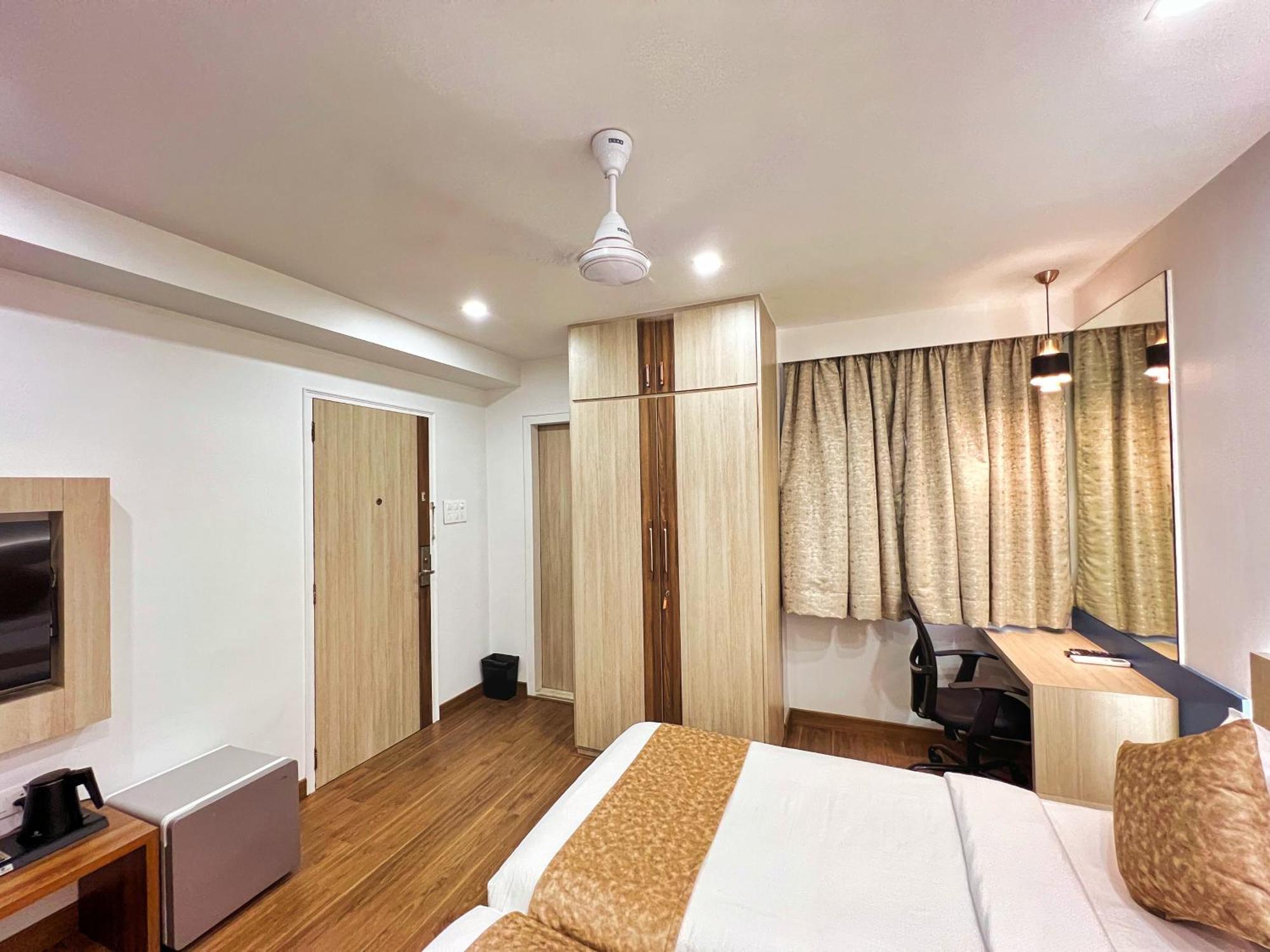 White House By Maxxvalue Service Apartments Bandra Bombay Eksteriør billede