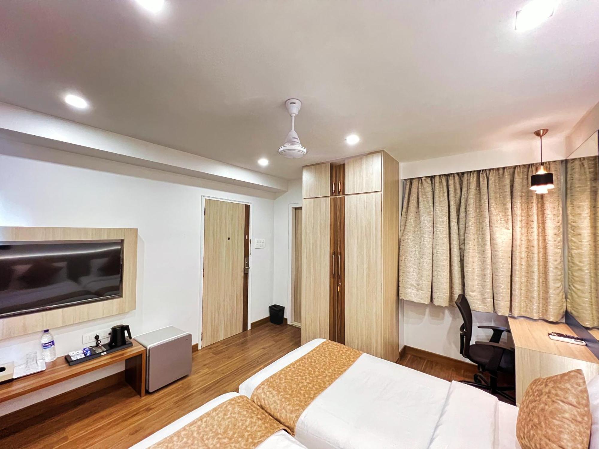 White House By Maxxvalue Service Apartments Bandra Bombay Eksteriør billede