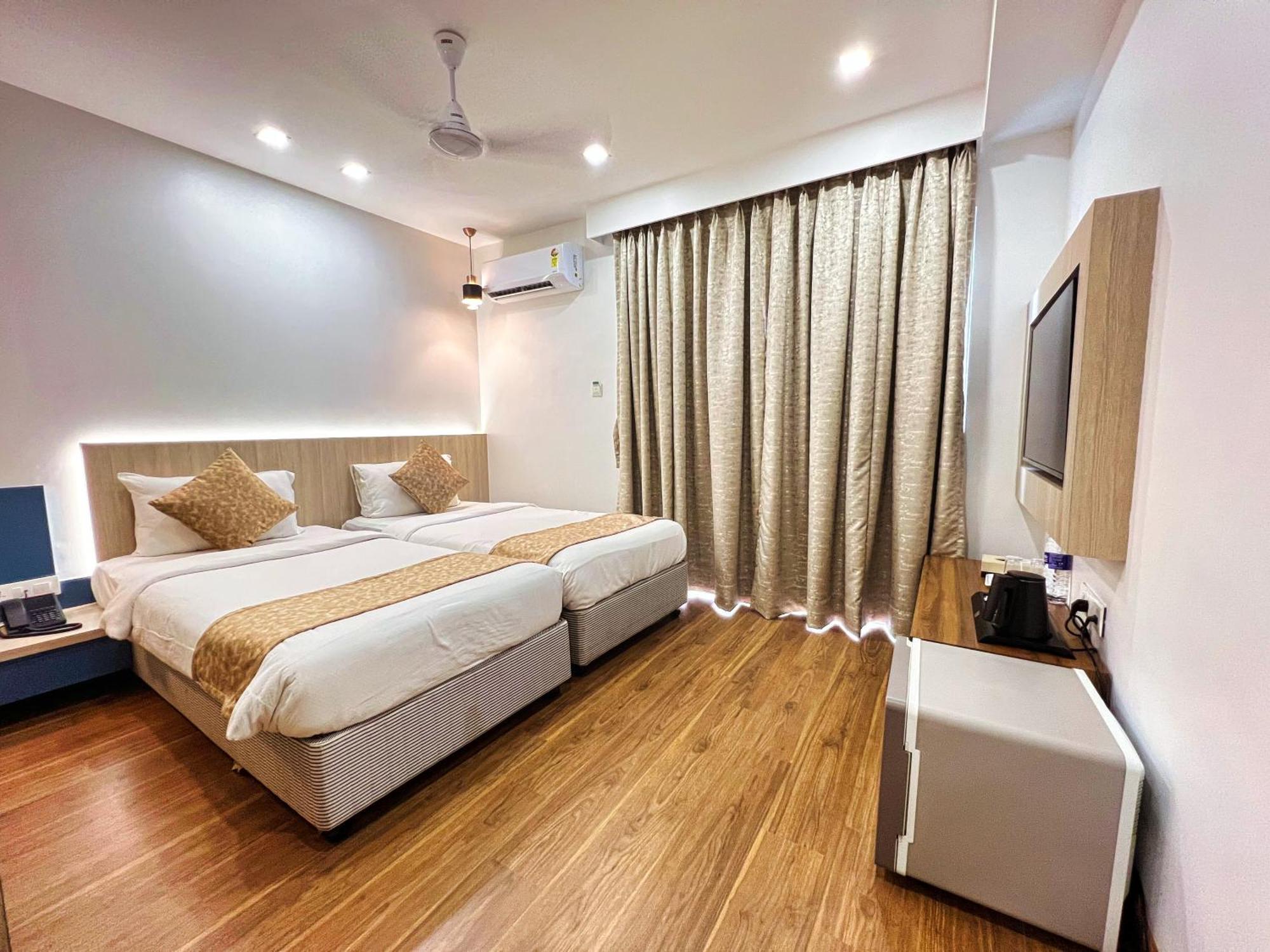 White House By Maxxvalue Service Apartments Bandra Bombay Eksteriør billede