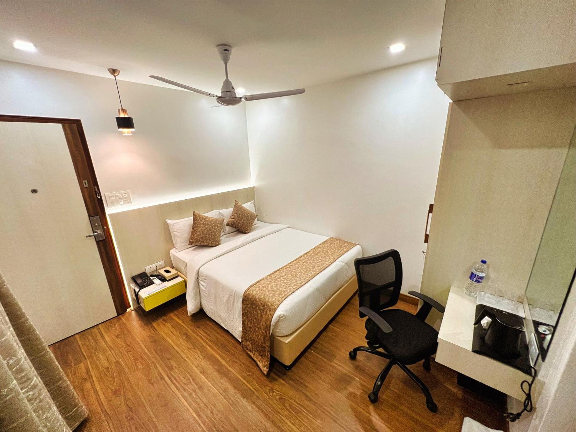 White House By Maxxvalue Service Apartments Bandra Bombay Eksteriør billede
